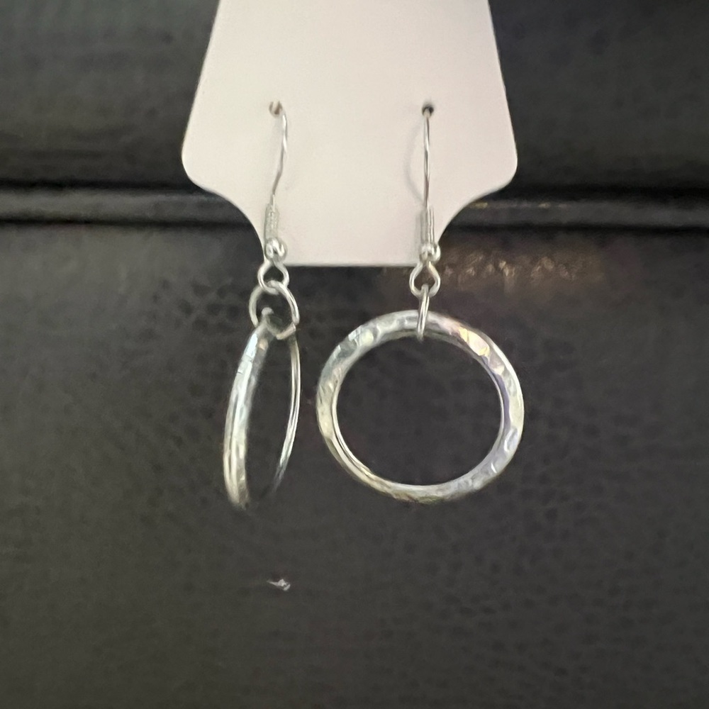 FASHION JEWELRY  NWOT Silver plated circle earrings. Fish hook back